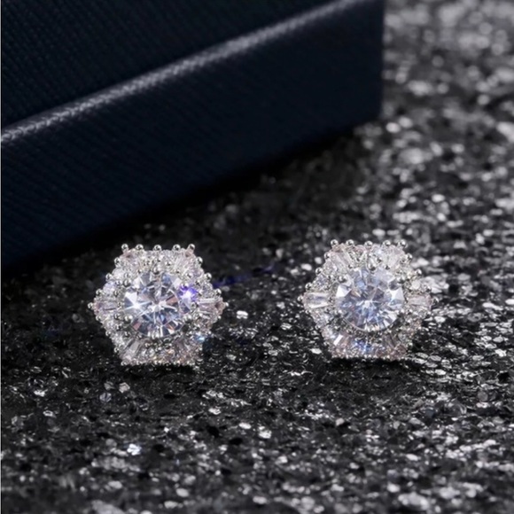 Silver 925 Stud Earrings round cut Cubic Zirconia - Picture 1 of 6